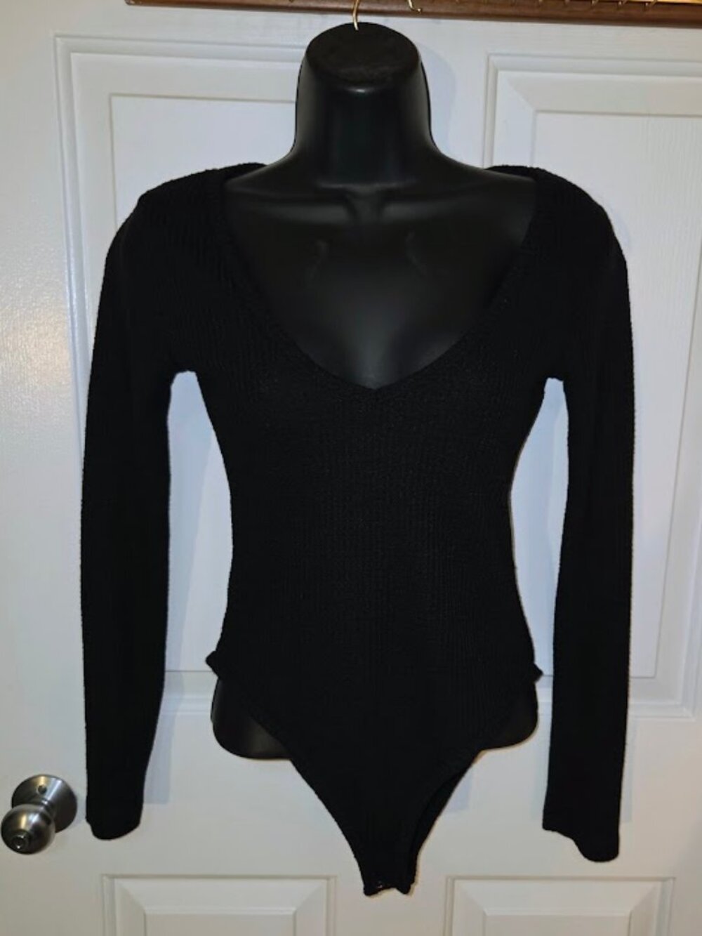 Forever 21 Ribbed Bodysuit Low V- Neck Front M Bodycon Long Sleeve Size M Medium